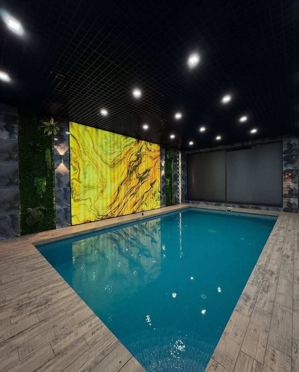 🏊 المسبح — زاوية أخرى