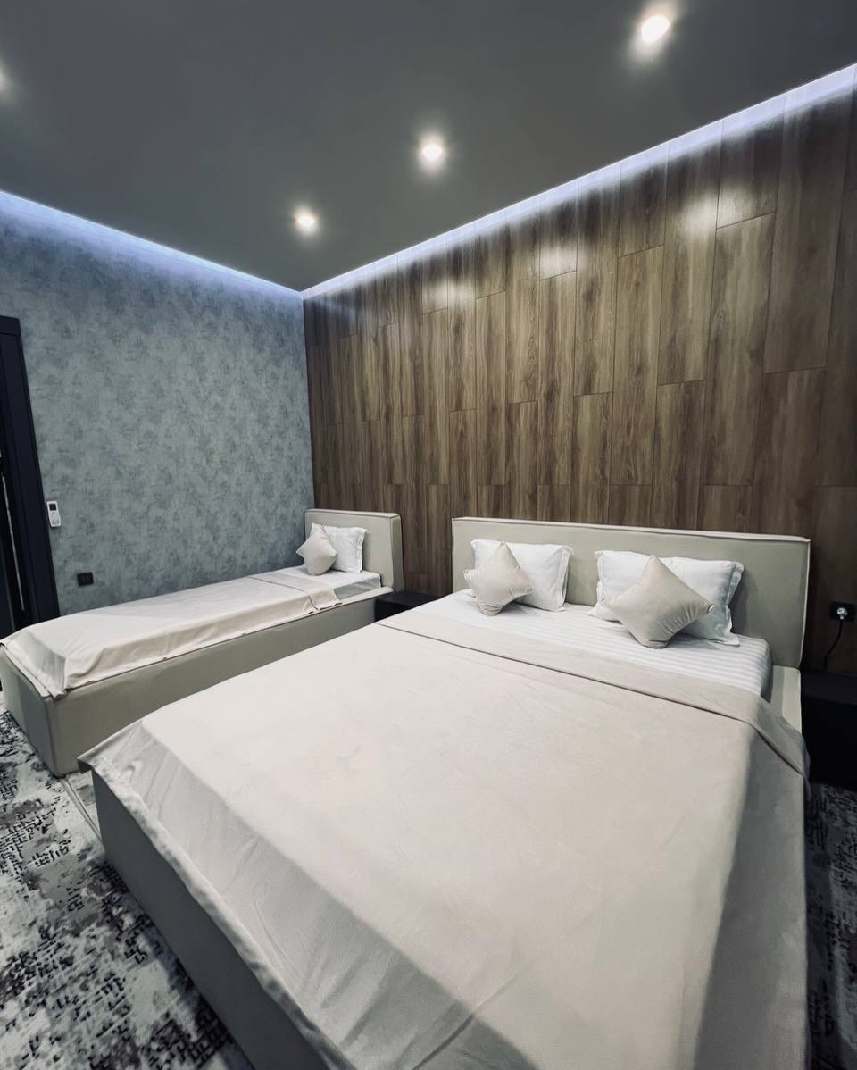 🛏️ غرفة النوم الأولى